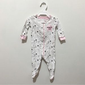 Carter’s🎀 0-3 month White Sleeper w/ black stars 🎀 baby clothes pajamas